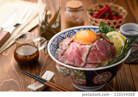 烤牛肉碗 110154389