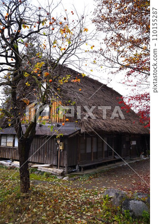 Shirakawa-go, a World Heritage Site, is a gassho-zukuri village that takes advantage of nature and utilizes tradition and wisdom. 110155287