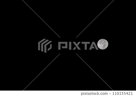 從公園山上看到的中秋月 從公園山上看到的中秋月 110155421