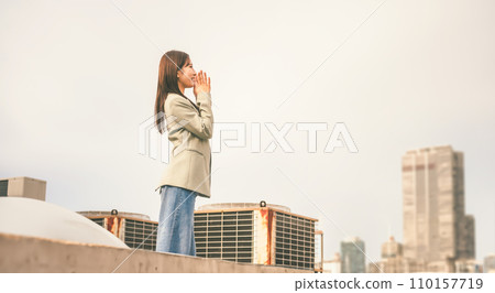 Women calling Women calling 110157719