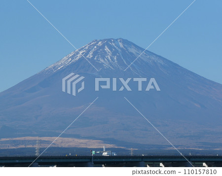 一座加冕的山 110157810