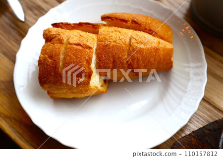 盤子裡的法國麵包 110157812