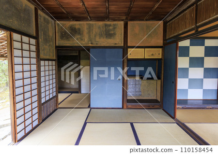 Japanese garden that shines in autumn leaves (Kyoto Katsura Imperial Villa) 110158454