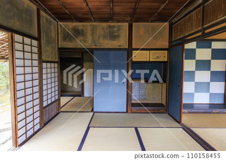 Japanese garden that shines in autumn leaves (Kyoto Katsura Imperial Villa) 110158455