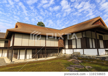 Japanese garden that shines in autumn leaves (Kyoto Katsura Imperial Villa) 110158603