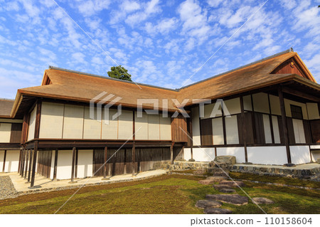 Japanese garden that shines in autumn leaves (Kyoto Katsura Imperial Villa) 110158604