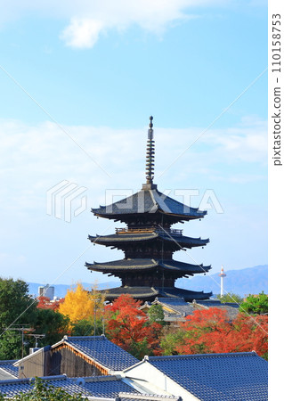 Yasaka Pagoda and Higashiyama, Kyoto 110158753