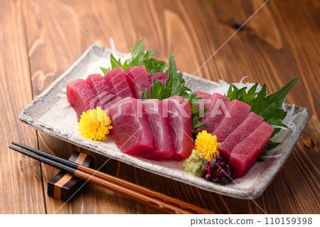 南紀勝浦港 大眼鮪魚 鮪魚生魚片 南紀勝浦港 大眼鮪魚 鮪魚生魚片 110159398