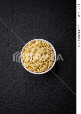 Round granules of sweet confectionery chocolate as an ingredient for preparing delicious desserts 110159751