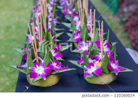 Krathong made of banana leaf  110160024