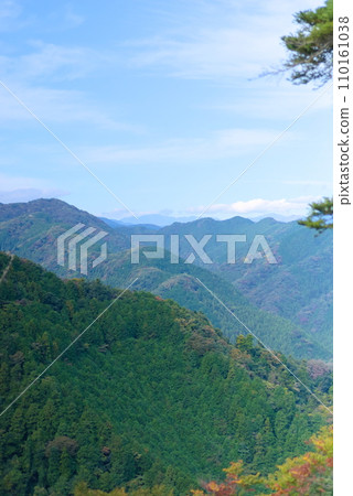 Surrounding mountains seen from the summit of Mt. Takao Surrounding mountains seen from the summit of Mt. Takao 110161038