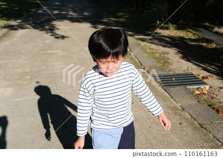 A boy who is crying 110161163