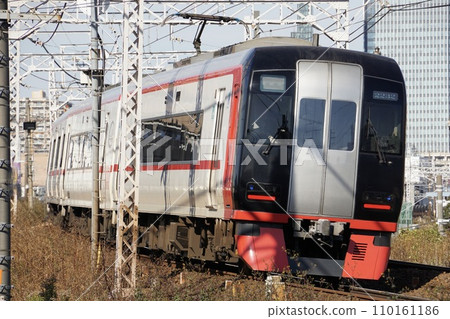 Meitetsu Nagoya-Kanayama trains passing through Ogashira Bridge Meitetsu Nagoya-Kanayama trains passing through Ogashira Bridge 110161186