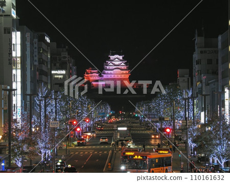 Night view of National Treasure Himeji Castle and illumination of Otemae Street Night view of National Treasure Himeji Castle and illumination of Otemae Street 110161632