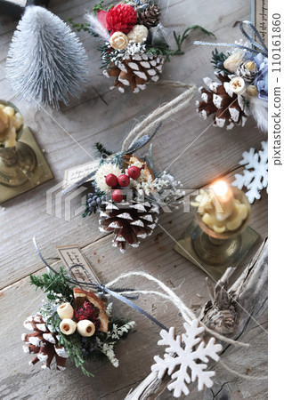 winter decorations 110161860