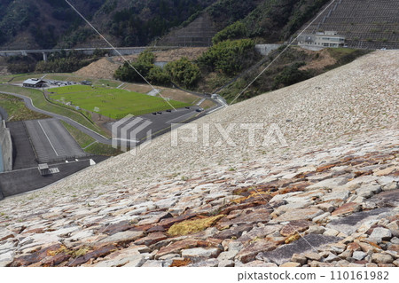 Rockfill dam Tono dam riprap (Tottori City, Tottori Prefecture) Rockfill dam Tono dam riprap (Tottori City, Tottori Prefecture) 110161982