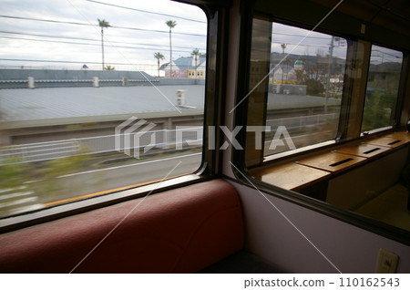 Inside the tatami train “Hana” 110162543