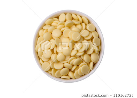 Round granules of sweet confectionery chocolate as an ingredient for preparing desserts Round granules of sweet confectionery chocolate as an ingredient for preparing desserts 110162725