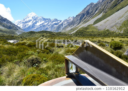 New Zealand's popular trekking course "Hooker Valley Track" New Zealand's popular trekking course "Hooker Valley Track" 110162912