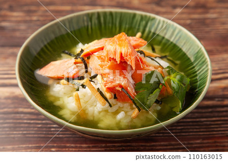 Chopped green onions Chopped green onions 110163015