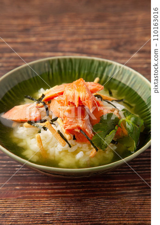 Chopped green onions Chopped green onions 110163016