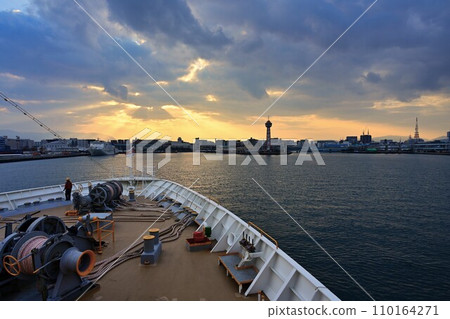 Hakata Port at sunrise/Fukuoka City, Fukuoka Prefecture 110164271