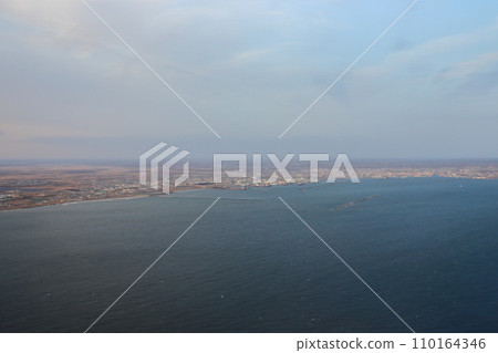 從空中看到的釧路市海岸(釧路港、市中心區、幣舞橋一帶) 從空中看到的釧路市海岸(釧路港、市中心區、幣舞橋一帶) 110164346