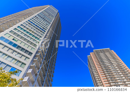 東京江東區東雲的城市景觀，塔樓公寓排列 110166834