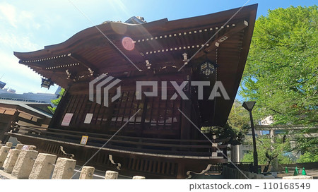 日本東京新宿區十二社熊野神社。新宿中央公園附近充滿大自然氣息的神社 110168549
