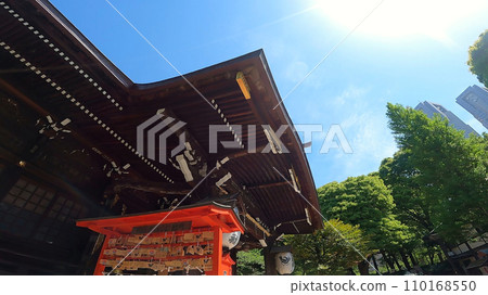 日本東京新宿區十二社熊野神社。新宿中央公園附近充滿大自然氣息的神社 110168550