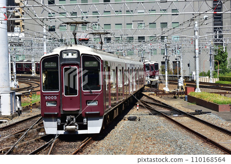 Hankyu Takarazuka Line 9000 series arriving at Umeda, Osaka Hankyu Takarazuka Line 9000 series arriving at Umeda, Osaka 110168564