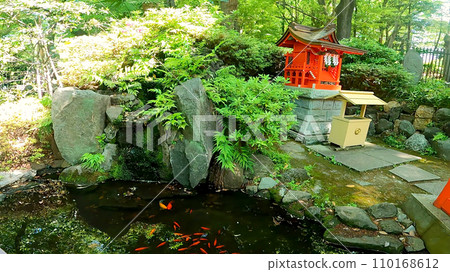 日本東京新宿區十二社熊野神社。新宿中央公園附近充滿大自然氣息的神社 日本東京新宿區十二社熊野神社。新宿中央公園附近充滿大自然氣息的神社 110168612