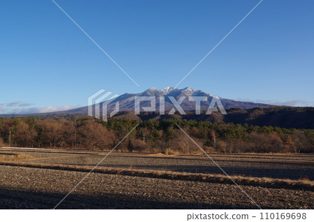 八岳晴空萬裡(山梨縣北斗市上午) 八岳晴空萬裡(山梨縣北斗市上午) 110169698