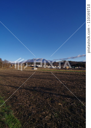 Clear skies at Mt. Yatsugatake (Morning, Hokuto City, Yamanashi Prefecture) 110169718