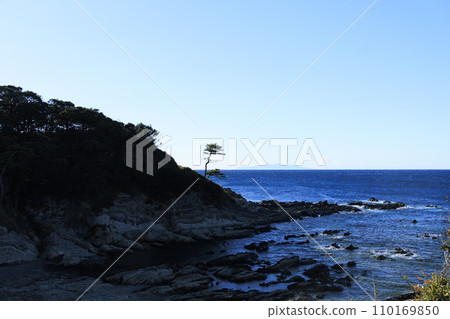 冬天的縣立荒崎公園,可欣賞海景 冬天的縣立荒崎公園,可欣賞海景 110169850