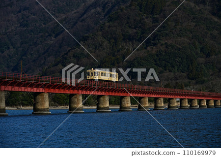 Yura河橋樑和火車 Yura河橋樑和火車 110169979