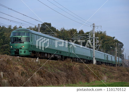 Kiha 72 series limited express Yufuin no Mori No. 1 running on the Kagoshima Main Line 110170512