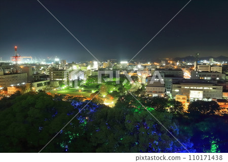 [Kagawa Prefecture] Night view of Marugame city and surrounding area seen from Marugame Castle (Seto Ohashi Bridge, Seto Inland Sea) 110171438