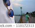 Sunglasses that look great with a white T-shirt at a resort 110172313
