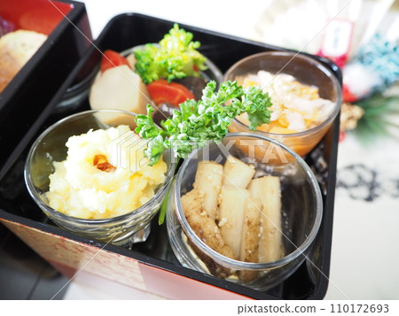 2024, wife's home-cooked meals, New Year's food, family reunion, homecoming, Japanese traditions, happy family 110172693