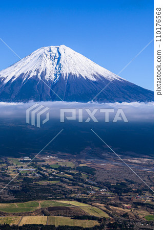 從長子嶽眺望富士山的壯麗景色(冬季景色) 從長子嶽眺望富士山的壯麗景色(冬季景色) 110176568
