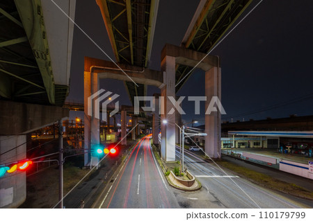 Intersection between national highway and urban expressway at night (Kitakyushu City, Fukuoka Prefecture) 110179799