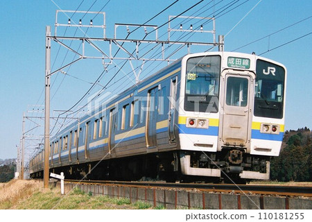 211 series 3000 series trains running directly through the Narita Line on the Sobu Main Line 110181255