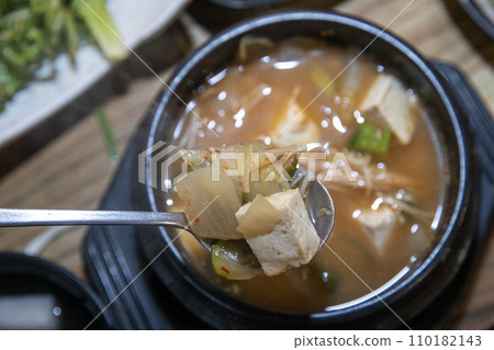 doenjang stew. bean paste stew 110182143
