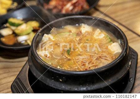 doenjang stew. bean paste stew 110182147