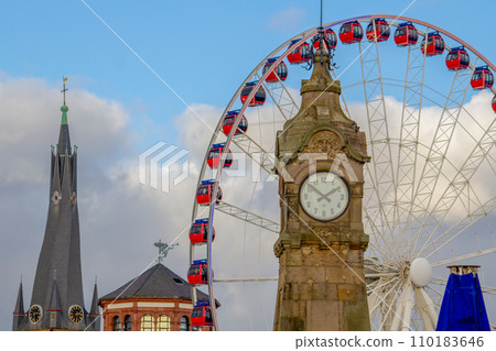 Ferris wheel on the Dusseldorf embankment 110183646