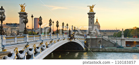 Bridge of Alexandre III at sunset 110183857