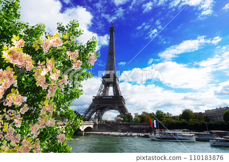 eiffel tour over Seine river eiffel tour over Seine river 110183876