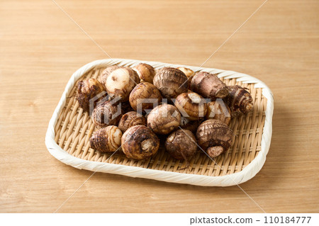 small taro 110184777