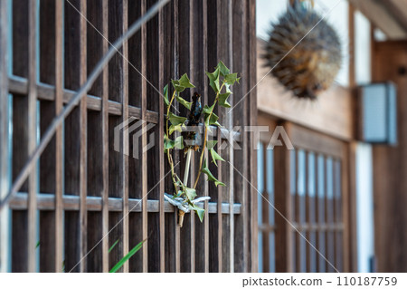 [Important Traditional Buildings Preservation District] Joto Townscape Preservation District Setsubun Decoration on the Eaves 1 Tsuyama City, Okayama Prefecture 110187759